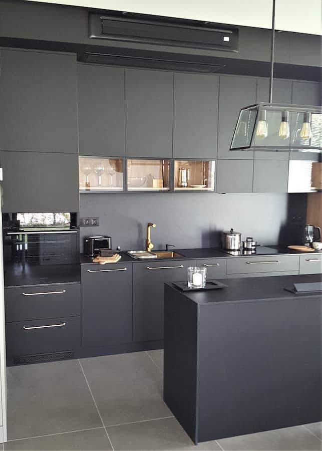 czarna kuchnia laminat